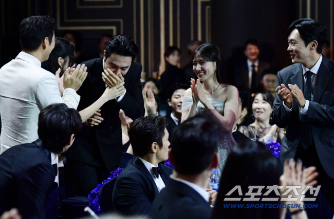 [단독] '악연' 남우조연상 이광수 "유재석 형 축하에 울컥..'청룡'에…