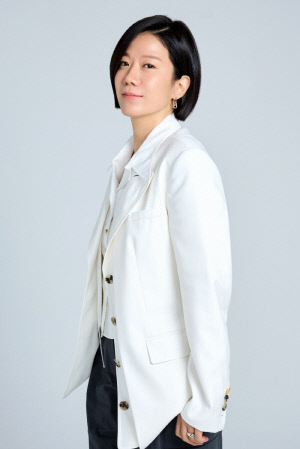 배우 전혜진, 국내초연 1인극 '라이오스'로 10년만에 연극무대 컴백