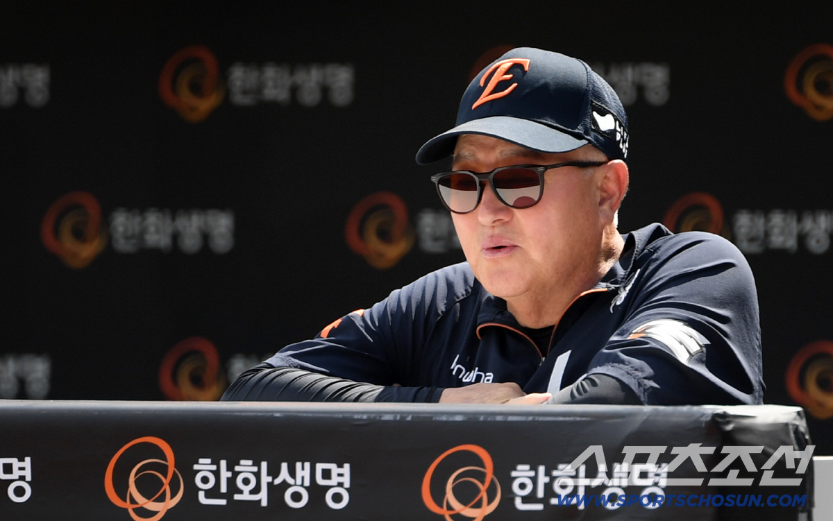 '불펜 과부하' 김경문도 답답하다 → 2군도 답 없나.. "좋다고 하면 …