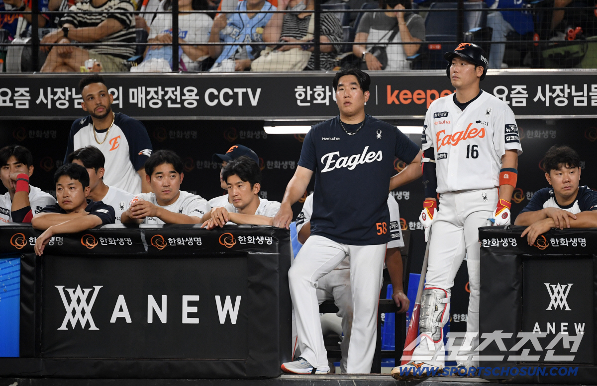 '불펜 과부하' 김경문도 답답하다 → 2군도 답 없나.. "좋다고 하면 …