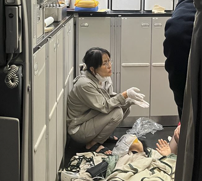 해외 의료봉사팀, 귀국 항공기 내에서 응급환자 살렸다