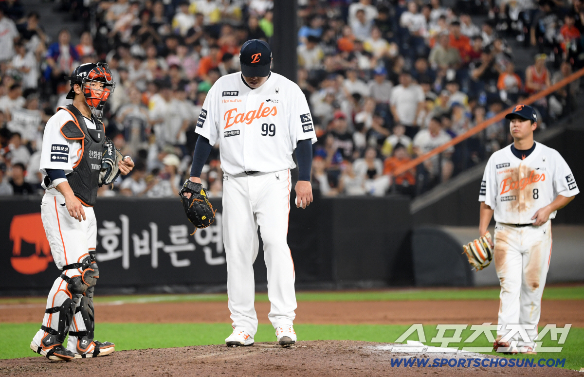 [포토] 류현진 '역전 만루포 허용'