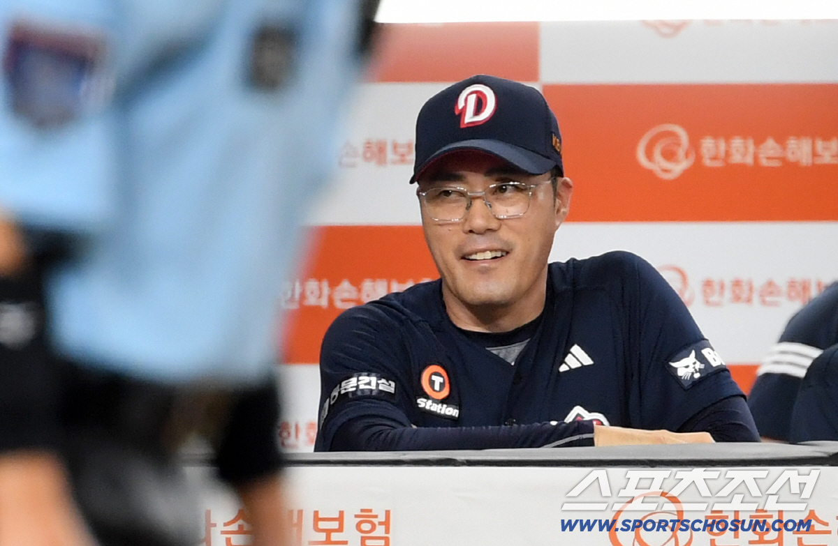 [포토] 두산 조성환 감독대행 '승리'