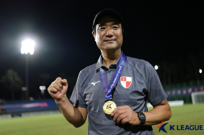 [현장인터뷰]'첫 결승 진출에 우승까지' 박형주 부산 U-15 감독 "더…