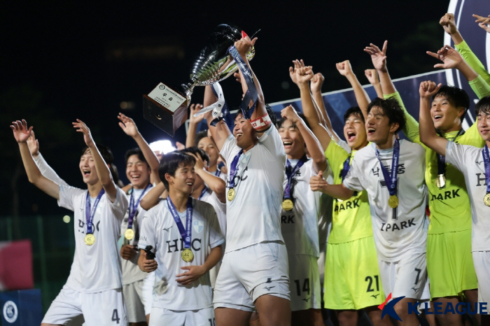 [현장인터뷰]'첫 결승 진출에 우승까지' 박형주 부산 U-15 감독 "더…