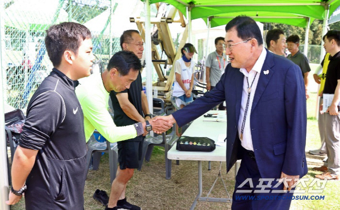 "유승민 회장님,폭염속 초등대회X최저학력제 개선이 시급합니다" 경주 화랑…