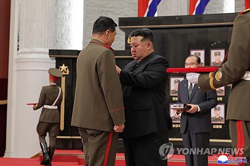 김정은 "어디든 우리와 맞붙으면 무주고혼 신세"…러 파병군 표창