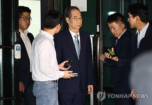 "尹 계엄선포문 줬다" 진술번복 한덕수…사흘만에 특검 재소환