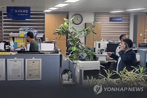 김건희특검 '양평고속道 의혹' 10여곳 압수수색…특혜 본격수사(종합)
