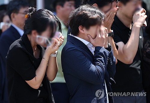 "어떻게 보내니" 경부선 열차 사고로 숨진 외동아들 눈물의 발인