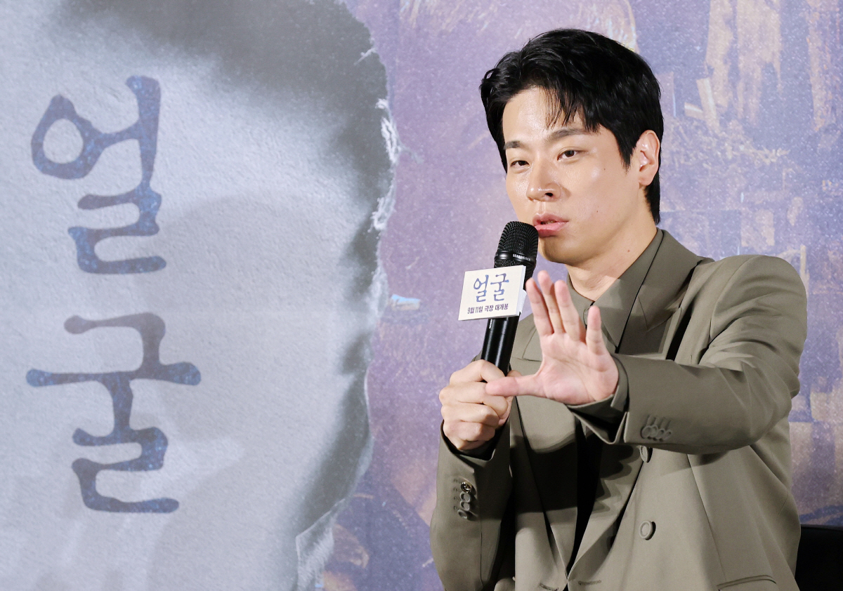 [SC현장] "결 다른 짜증, 깊어져"…'어쩔수' 없는 이병헌 긴장해라,…