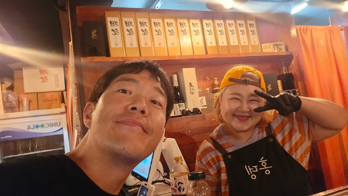 홍윤화♥김민기, 대박난 오뎅바 결국 '알바' 구했다..."오픈부터 만석"