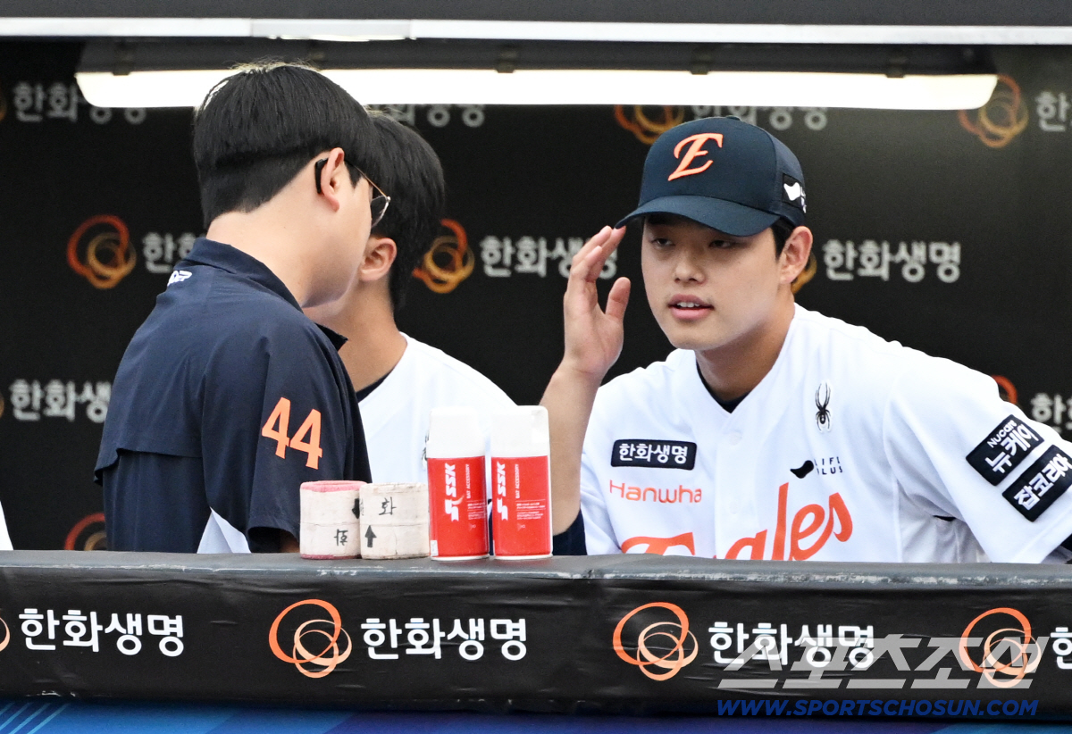 '괜찮아 그럴 수도 있어' 진심으로 마무리 투수 김서현 위로한 마스코트