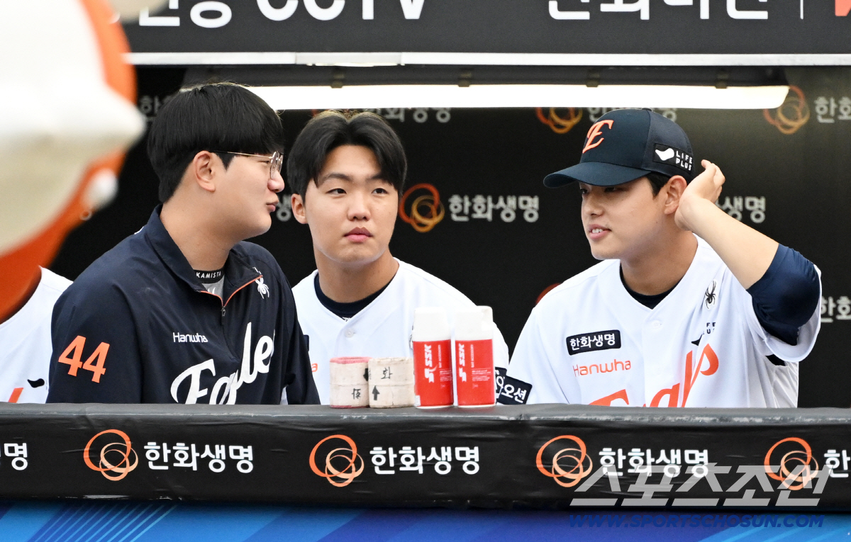 '괜찮아 그럴 수도 있어' 진심으로 마무리 투수 김서현 위로한 마스코트