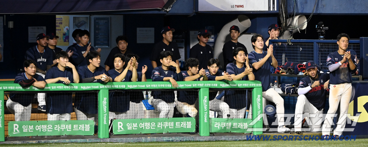 '22년 만의 대굴욕' 롯데 1할 승률 실화인가…10승 외국인 버린 초강…