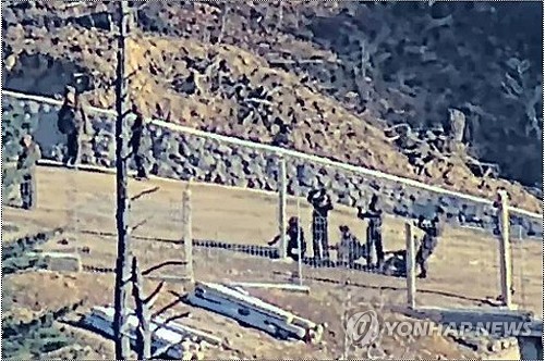 北 "한국, 공사중인 우리 軍에 경고사격"…軍 "MDL침범 따른 조치"