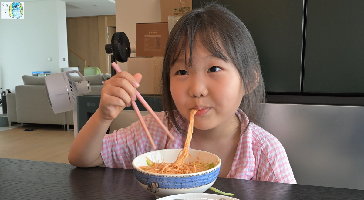장윤정 딸, 7살인데 명품 브랜드를 줄줄.."성공해서 페라리x오메가 사줄…