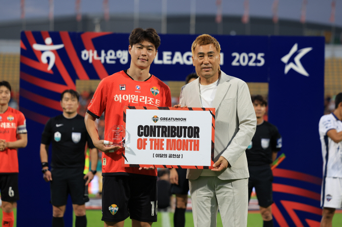 강원FC, 7월의 공헌상 '선수단 김건희·프런트 이정선 사원' 선정