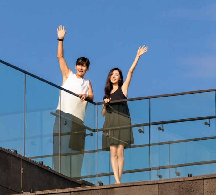 추자현♥우효광, '불륜설'은 잊어라…2년 만의 부부 투샷으로 증명한 애정