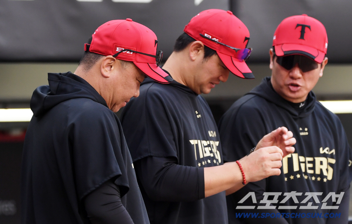 [포토] 3연패 이범호 감독 '답답한 마음'