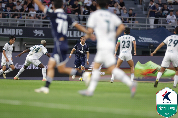 승점 6점 맞대결, 아무도 웃지 못했다! 이랜드-김포, 1-1 무승부..…