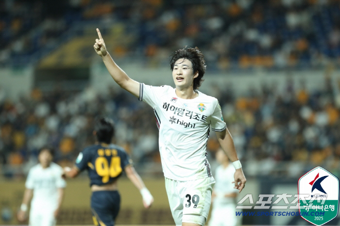 "'고대 변우석'이지호 결승골"강원,'진시우 퇴장'광주에 또 1대0승!올…