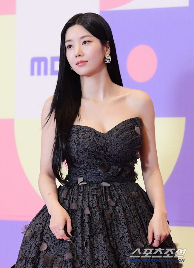 '24억 건물주' 권은비, 갓물주 등극.."초년생 매니저 위해 저렴하게 …