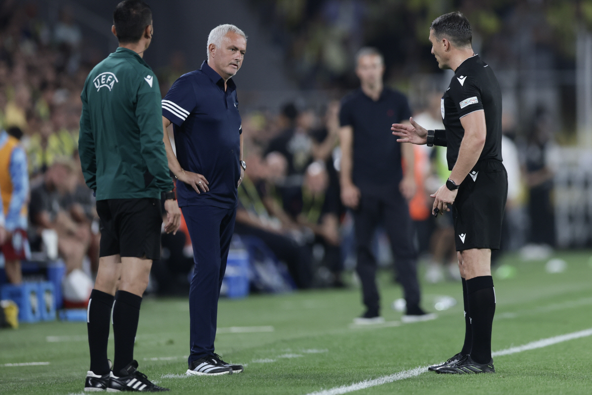 "스페셜원 무리뉴,EPL 충격적 컴백?" '경질설' 누누 노팅엄 감독 후…