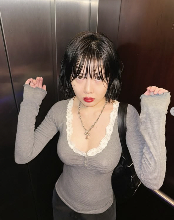 현아♥용준형, 결혼 1년만에 신혼여행 유럽으로 떠났다..커플룩+스킨십 포…