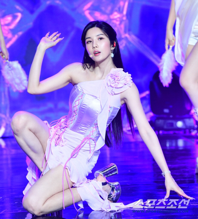 메추리알·요거트 먹고 41kg까지 감량→실신..권은비, '워터밤 여신' …