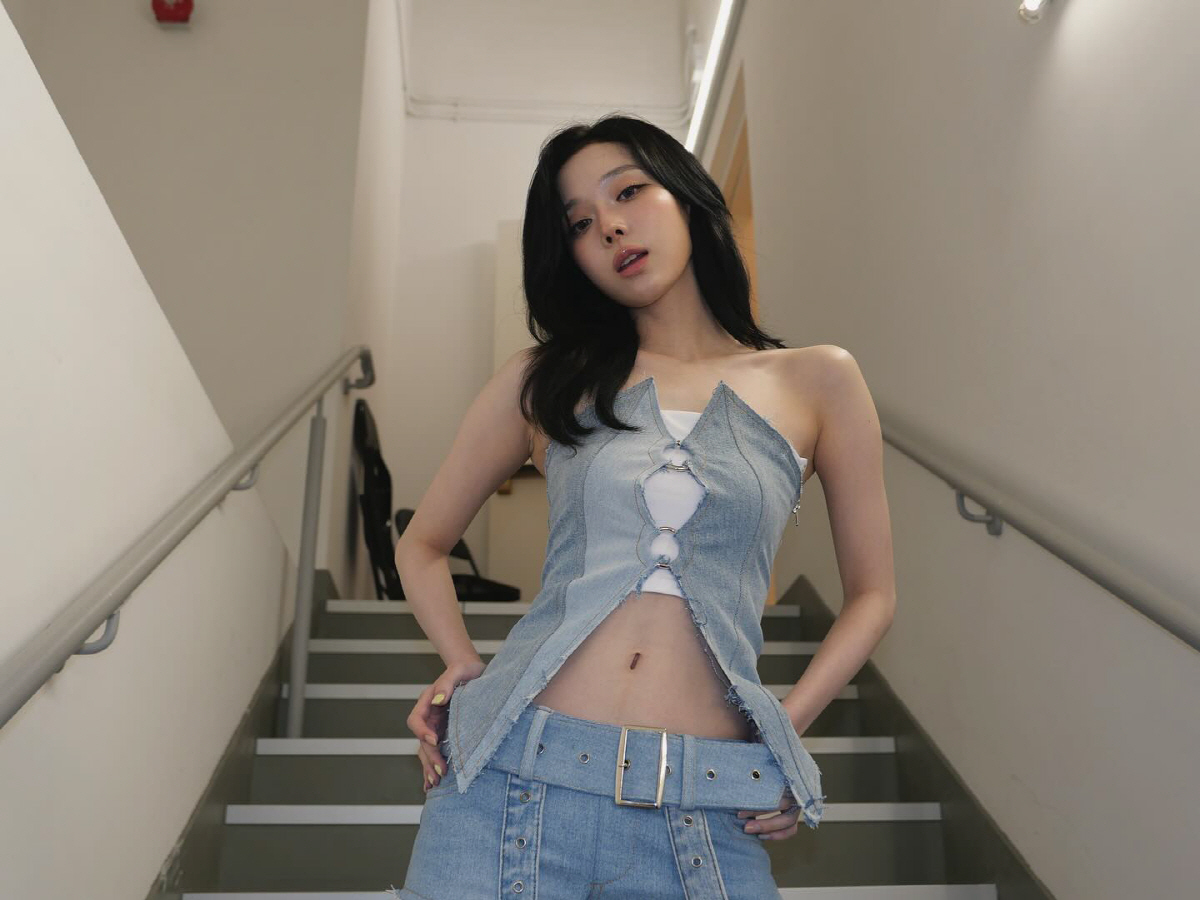 에스파 윈터, 청순美에 가녀린 쇄골라인…뚜렷한 복근까지 '완벽 미모'