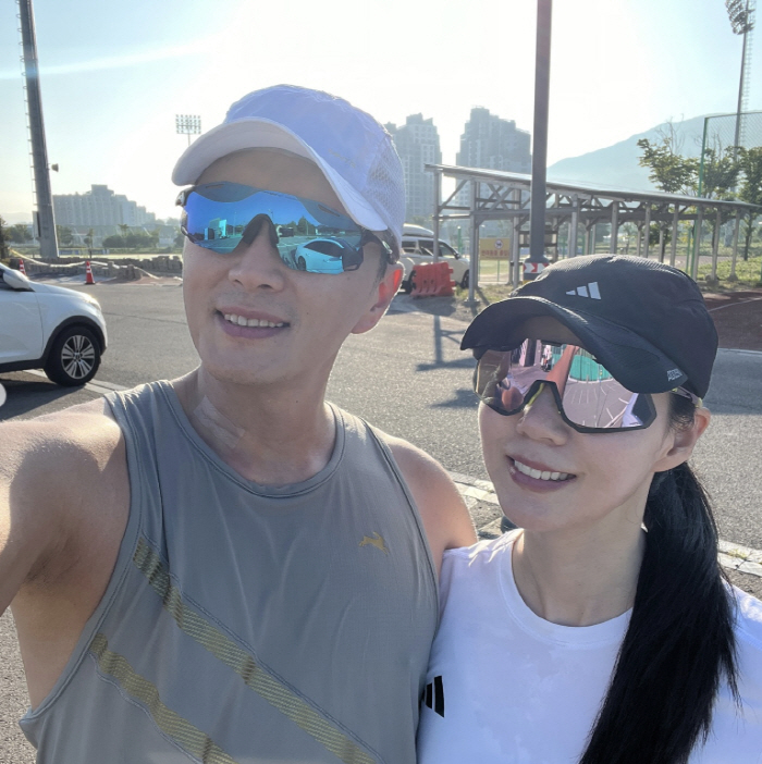 '박시은♥' 진태현, 딸 입양한지 1년..기쁜 소식 전했다 "양아버지 제…