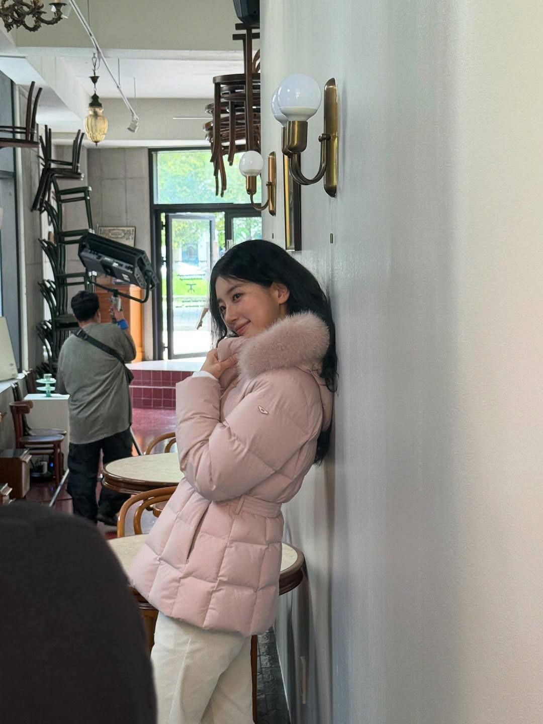 [SCin스타] 처서매직無..수지, 전국 34도 폭염주의보 뚫고 패딩입은…