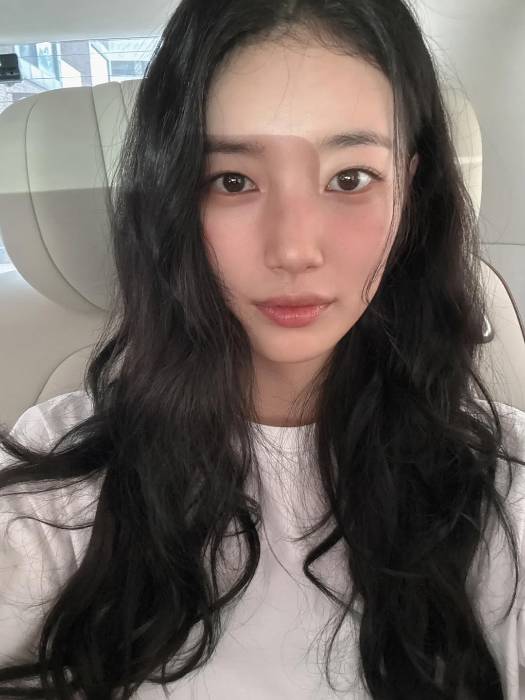 [SCin스타] 처서매직無..수지, 전국 34도 폭염주의보 뚫고 패딩입은…