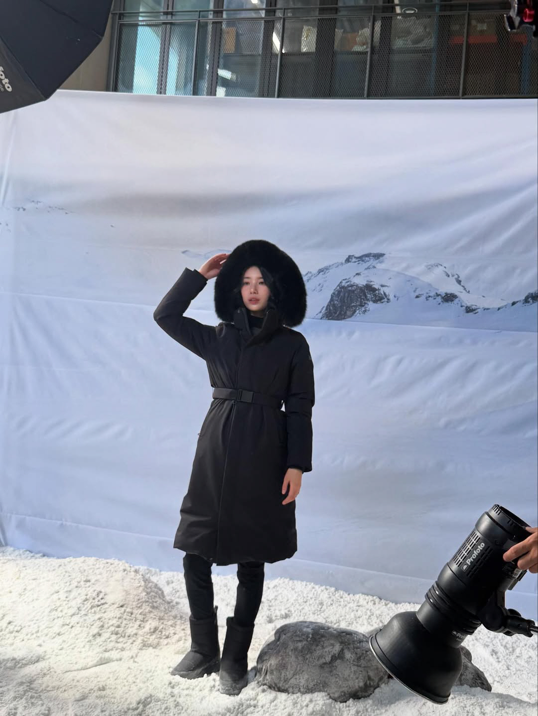 [SCin스타] 처서매직無..수지, 전국 34도 폭염주의보 뚫고 패딩입은…