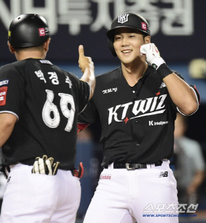 '78억' 엄상백은 2군인데.. 보상선수 대타 스리런 번쩍! → KT, 3-2 두산 제압! 주말 3연전 싹쓸이