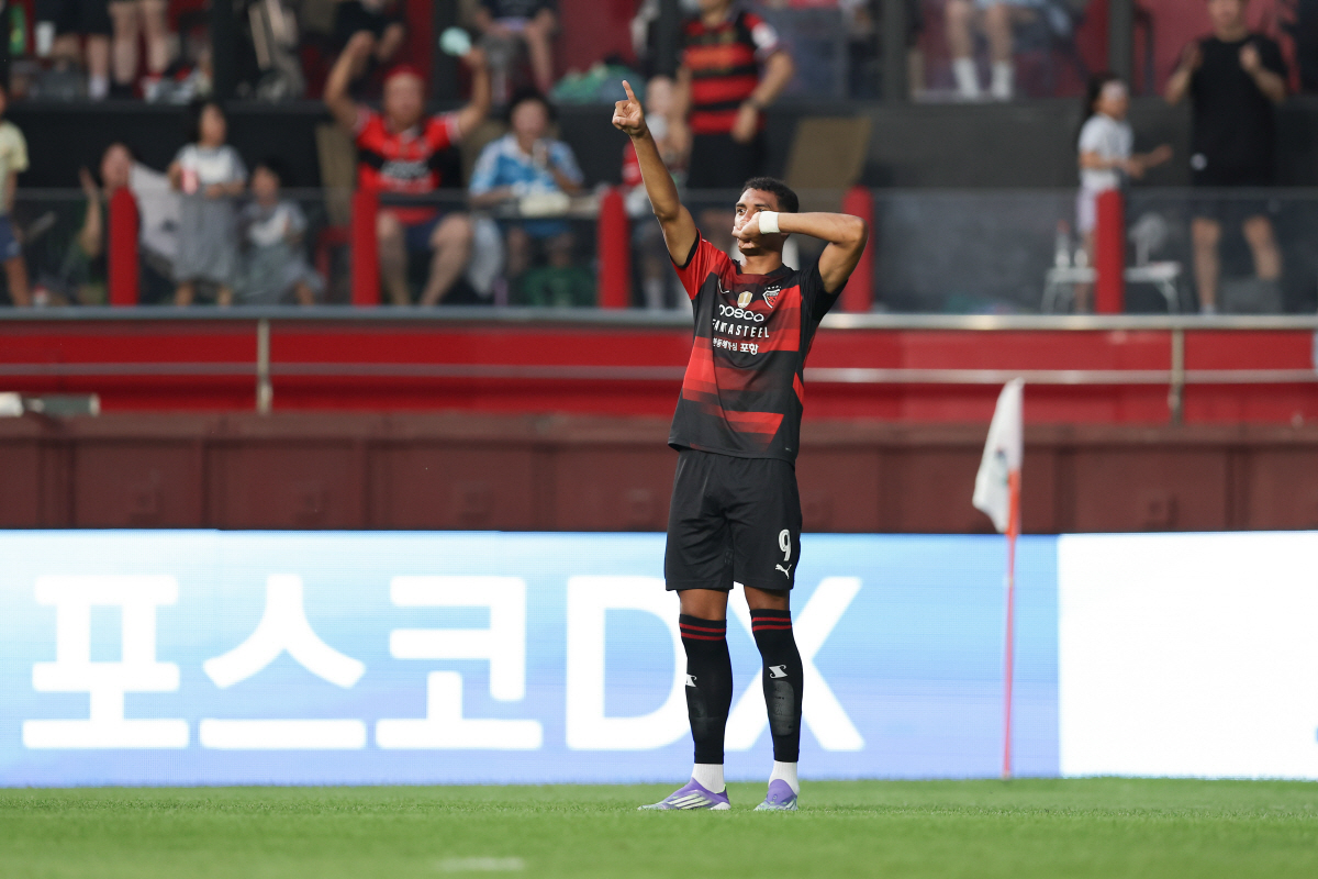 [포항 리뷰]'26G 무패' 전북이 무너졌다…포항, '용광로 축구' 앞세…