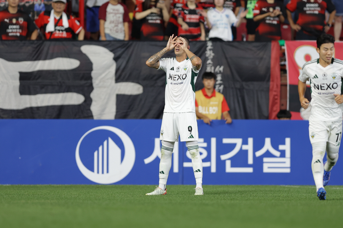 [포항 리뷰]'26G 무패' 전북이 무너졌다…포항, '용광로 축구' 앞세…