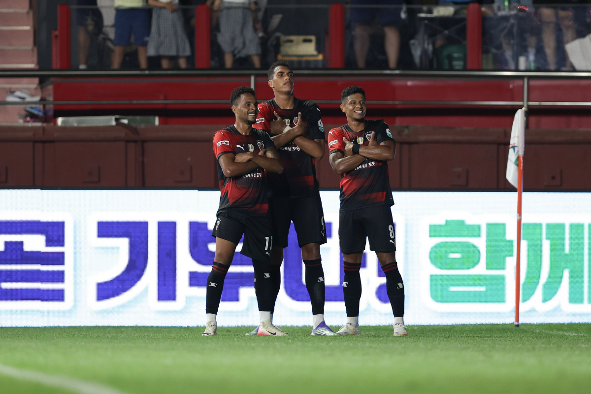 [포항 리뷰]'26G 무패' 전북이 무너졌다…포항, '용광로 축구' 앞세…