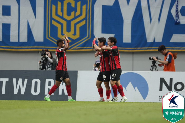 [현장리뷰]"2만737명의 함성" 최준→조영욱→황도윤 '날아올랐다' FC…