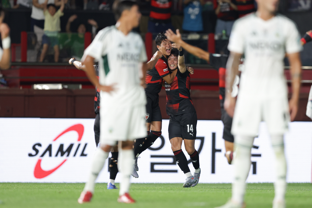 [포항 리포트]'26G 무패' 전북 철옹성 녹인 포항 '용광로 축구', …