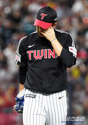 '1위의 여유?' 왜 ERA 18.00 최약체 투수 실험했나, 결과는 대성공…