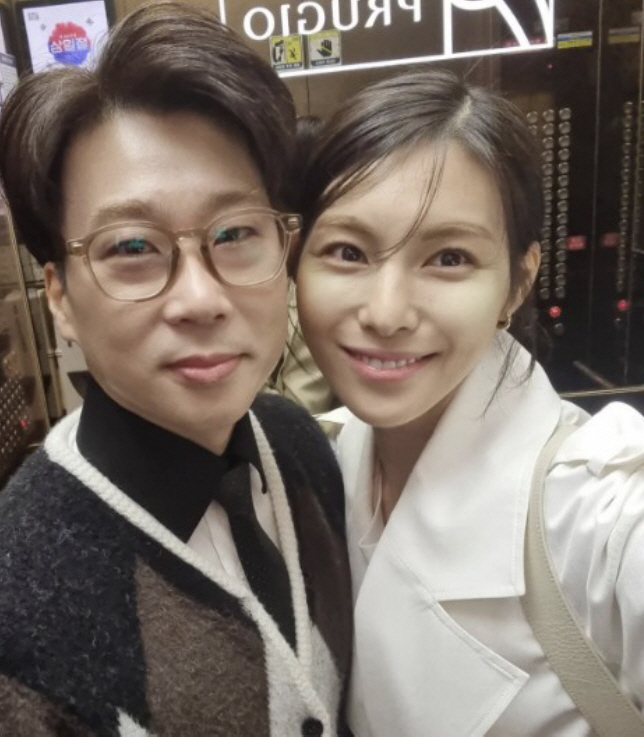 김정화, '뇌암 투병' 남편♥과 기쁜 소식 전했다 "간병인 아닌 배필로.…