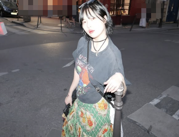 '현아♥' 용준형, 파리 길거리 한복판서 '불법 흡연' 논란…사진 추가공…