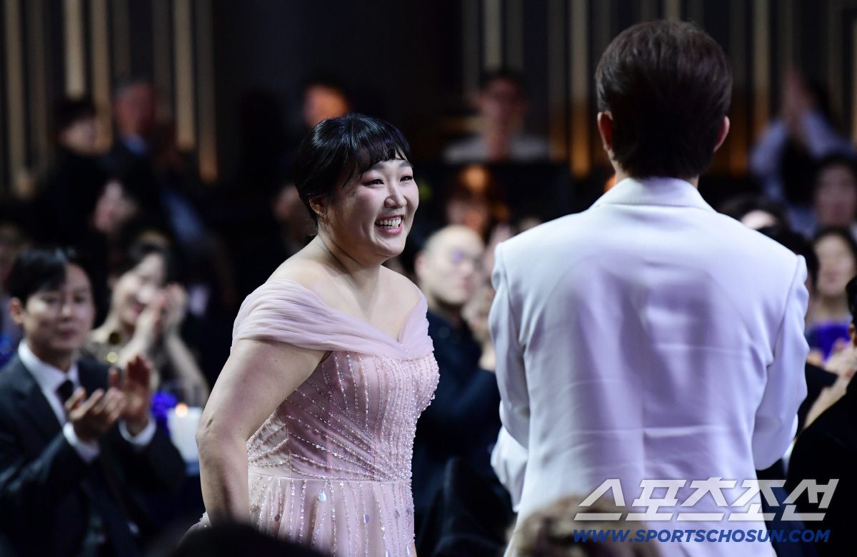 [단독] '여자예능인상' 이수지 "몰표 부담이지만…제 정체성은 코미디언,…