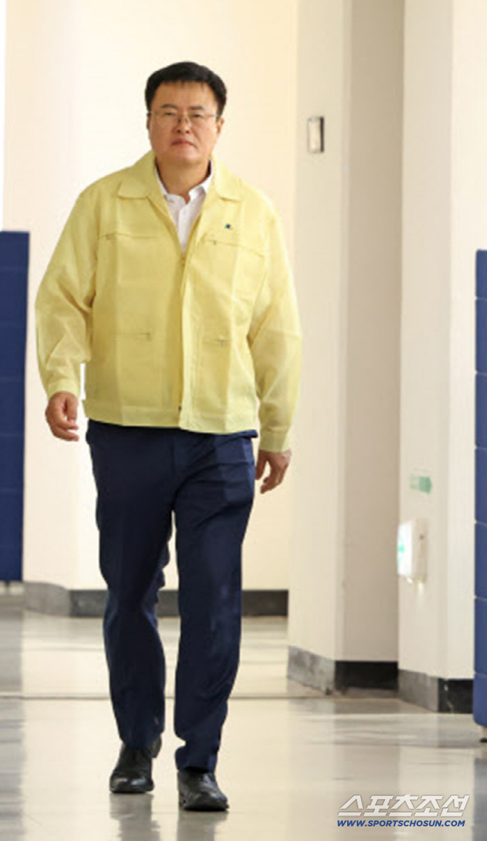 '씨름코치,충격적 삽 폭행 의혹' 김대현 문체부 차관,첫 행보로 스포츠윤리센터 찾았다 "체육계 폭력X인권침해 무관용-일벌백계 원칙"