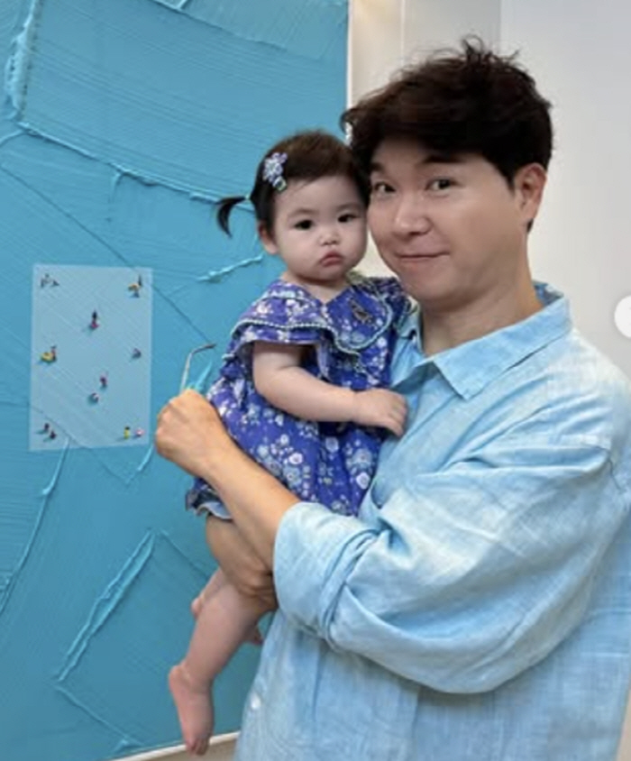 박수홍 딸 재이, '예쁜 공주님' 됐네..자상한 아빠 품에 안겨 서촌 데…