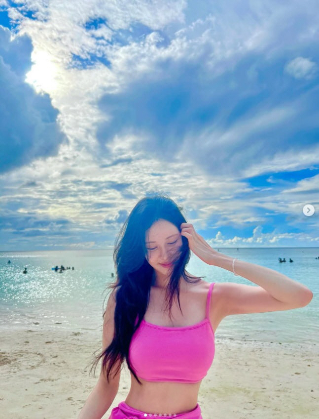 [SCin스타] 소녀시대 서현, 해변서 드러낸 잘록한 허리…러블리+섹시美