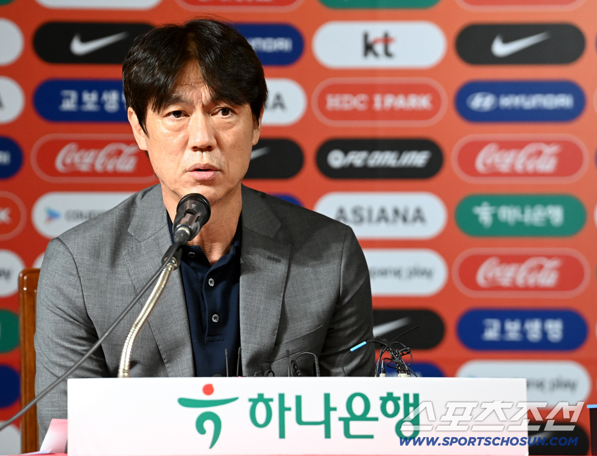[포토] 홍명보 감독, 카스트로프 대표팀 첫 발탁