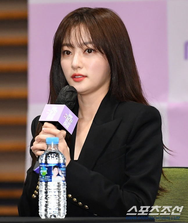 송하윤 학폭 제보자, 경찰 조사 위해 韓 입국.."100억 손배소 준비 …